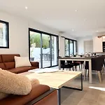 Bord De Avec Piscine Et Jardin Tropical - Seaside With Pool And Tropical Garden Villa