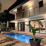 Villa Bord De Avec Piscine Et Jardin Tropical - Seaside With Pool And Tropical Garden Fréjus