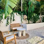 Bord De Avec Piscine Et Jardin Tropical - Seaside With Pool And Tropical Garden Villa *