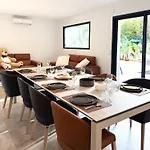 Bord De Avec Piscine Et Jardin Tropical - Seaside With Pool And Tropical Garden