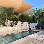 Bord De Avec Piscine Et Jardin Tropical - Seaside With Pool And Tropical Garden Villa