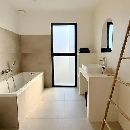 Bord De Avec Piscine Et Jardin Tropical - Seaside With Pool And Tropical Garden Vila Fréjus