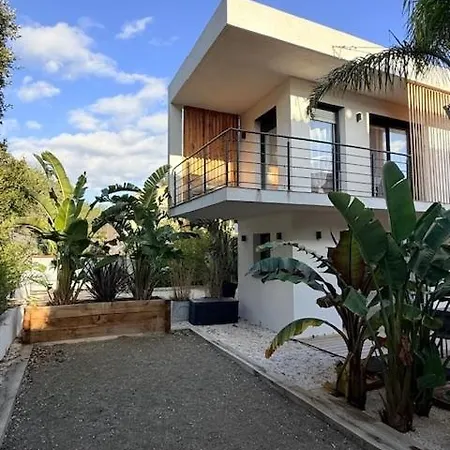 Bord De Avec Piscine Et Jardin Tropical - Seaside With Pool And Tropical Garden *