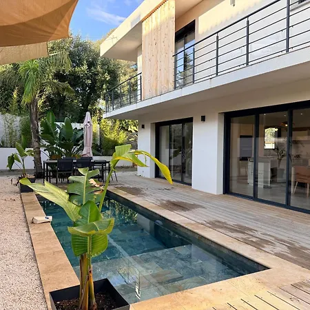 Bord De Avec Piscine Et Jardin Tropical - Seaside With Pool And Tropical Garden Villa