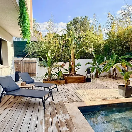 Bord De Avec Piscine Et Jardin Tropical - Seaside With Pool And Tropical Garden